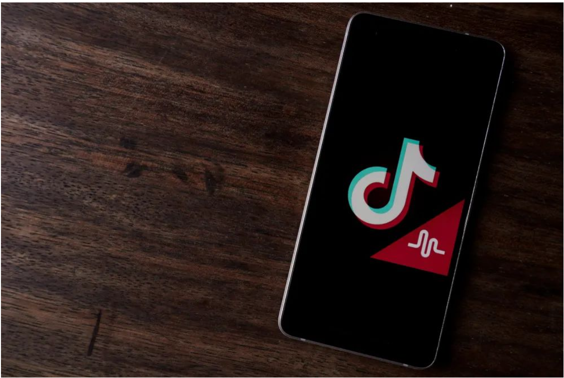Iarrann Comhdhaoine na SA ar ByteDance TikTok a Dhífheistiú laistigh de 165 Lá Sna chéad sé seachtaine den bhliain seo, thit díolacháin iPhone sa tSín 24% bliain ar bhliain.
